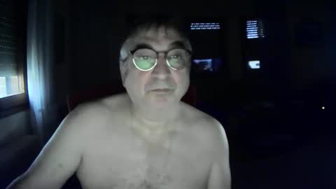 Snapshot of antonio2605 chatting on December 2025 02:32:02 PM Antonio online show from December 2025 02:32:02 PM