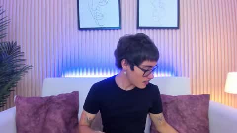 Snapshot of antonio_rowan chatting on December 2025 06:58:01 PM Antonio online show from December 2025 06:58:01 PM