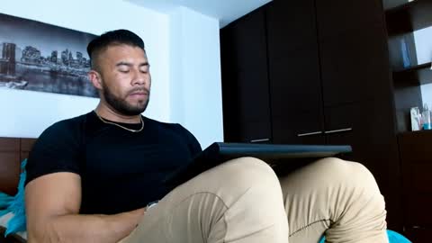 Snapshot of antonydangelo chatting on January 2025 03:17:02 AM ANTONY D ANGELO online show from January 2025 03:17:02 AM