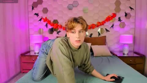 Snapshot of antonylewis chatting on October 2025 08:21:02 PM YummyTony online show from October 2025 08:21:02 PM