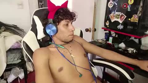 Snapshot of anuardhm chatting on November 2025 05:55:02 PM AnuarDHM online show from November 2025 05:55:02 PM