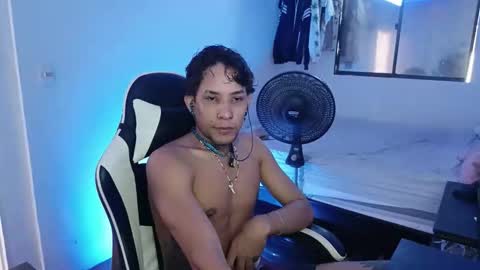 Snapshot of anuardhm chatting on November 2025 04:19:02 PM AnuarDHM online show from November 2025 04:19:02 PM