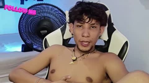 Snapshot of anuardhm chatting on December 2025 04:59:02 PM AnuarDHM online show from December 2025 04:59:02 PM