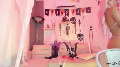 Ana online show from October 2025 05:35:01 PM