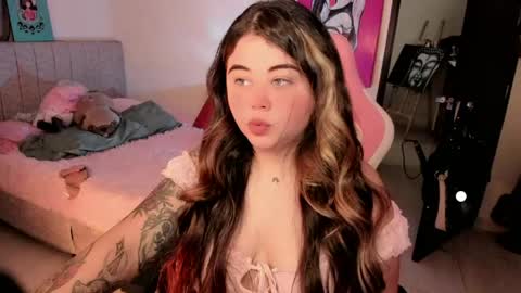   Independent model  online show from May 2026 06:26:02 PM