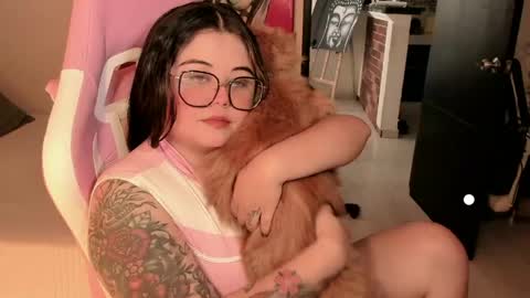   Independent model  online show from May 2026 05:51:01 PM