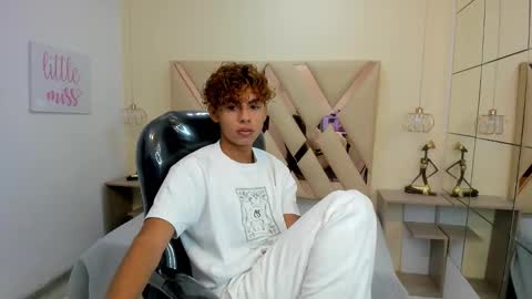 Snapshot of anyelotwink chatting on January 2026 02:33:02 PM anyelotwink online show from January 2026 02:33:02 PM