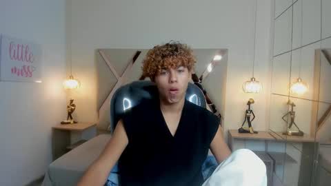 Snapshot of anyelotwink chatting on March 2026 09:21:01 PM anyelotwink online show from March 2026 09:21:01 PM