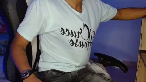 aphal_hot23 online show from October 2025 05:57:01 PM