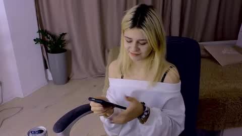 Snapshot of apheliastar chatting on November 2025 04:07:02 PM ApheliaStar online show from November 2025 04:07:02 PM