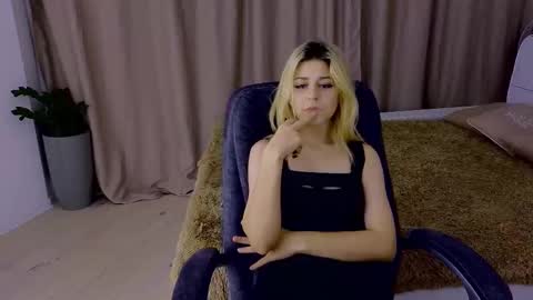 Snapshot of apheliastar chatting on December 2025 03:06:01 PM ApheliaStar online show from December 2025 03:06:01 PM