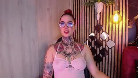 Snapshot of aphrodite__bloom chatting on May 2026 10:17:01 PM aphrodite__bloom online show from May 2026 10:17:01 PM
