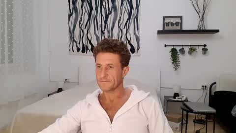 Snapshot of apollobest77 chatting on December 2024 08:33:02 PM apollobest77 online show from December 2024 08:33:02 PM