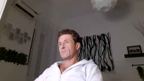 Snapshot of apollobest77 chatting on January 2025 09:46:02 PM apollobest77 online show from January 2025 09:46:02 PM