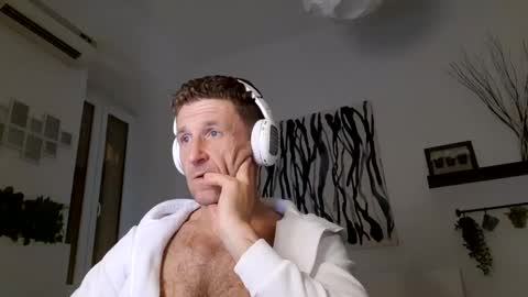 Snapshot of apollobest77 chatting on February 2025 08:03:01 PM apollobest77 online show from February 2025 08:03:01 PM