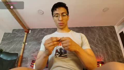 apolo_crus online show from April 2026 05:11:01 AM
