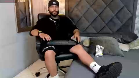 Snapshot of apolo_rousse chatting on September 2025 08:44:02 PM Apolo online show from September 2025 08:44:02 PM