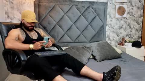 Snapshot of apolo_rousse chatting on October 2025 12:30:02 AM Apolo online show from October 2025 12:30:02 AM