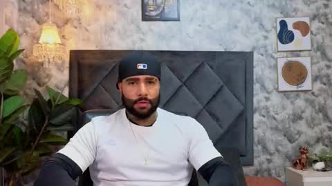 Snapshot of apolo_rousse chatting on November 2025 08:30:01 PM Apolo online show from November 2025 08:30:01 PM