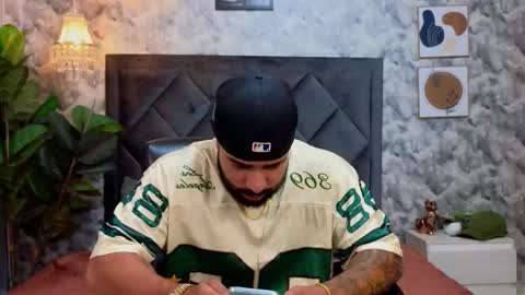 Snapshot of apolo_rousse chatting on November 2025 08:41:01 PM Apolo online show from November 2025 08:41:01 PM