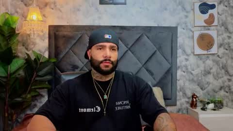 Snapshot of apolo_rousse chatting on November 2025 08:24:02 PM Apolo online show from November 2025 08:24:02 PM