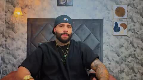 Snapshot of apolo_rousse chatting on November 2025 10:11:02 PM Apolo online show from November 2025 10:11:02 PM