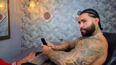 Snapshot of apolo_rousse chatting on December 2025 10:17:02 PM Apolo online show from December 2025 10:17:02 PM