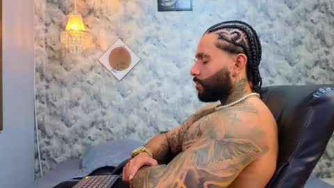 Snapshot of apolo_rousse chatting on December 2025 08:27:02 PM Apolo online show from December 2025 08:27:02 PM