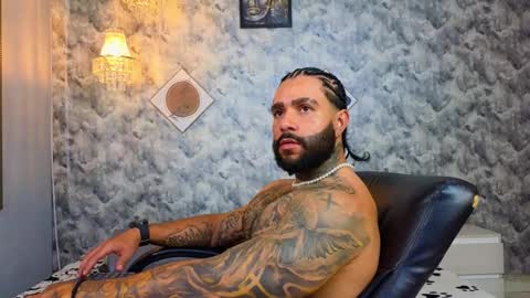 Snapshot of apolo_rousse chatting on December 2025 10:51:03 PM Apolo online show from December 2025 10:51:03 PM