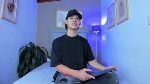 Snapshot of apoloricci chatting on October 2025 07:29:02 PM Apolo twink online show from October 2025 07:29:02 PM