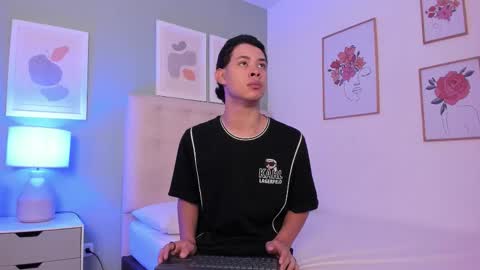 Apolo twink online show from January 2026 04:56:02 PM