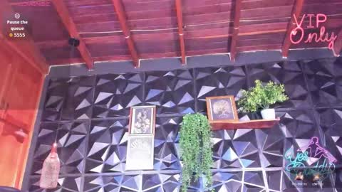 apprilfoxx online show from February 2026 12:30:02 PM