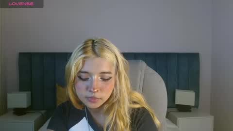 Snapshot of april__bunny chatting on January 2025 08:11:02 PM April Bunny online show from January 2025 08:11:02 PM
