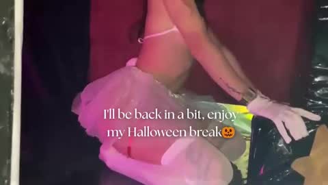 Snapshot of april_bennett chatting on October 2025 12:03:01 PM online show from October 2025 12:03:01 PM