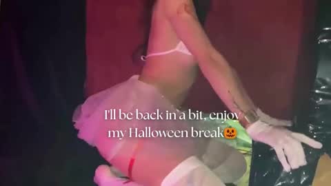 Snapshot of april_bennett chatting on October 2025 11:57:02 AM online show from October 2025 11:57:02 AM