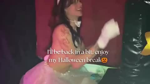 Snapshot of april_bennett chatting on October 2025 12:05:02 PM online show from October 2025 12:05:02 PM