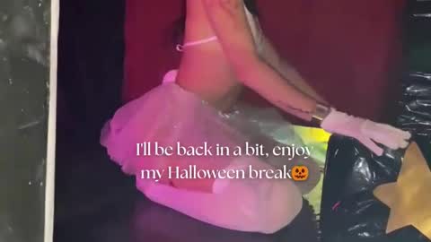 Snapshot of april_bennett chatting on October 2025 12:06:02 PM online show from October 2025 12:06:02 PM