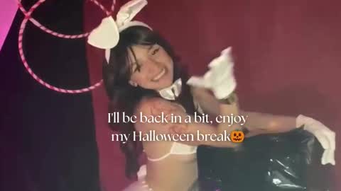 Snapshot of april_bennett chatting on October 2025 12:30:01 PM online show from October 2025 12:30:01 PM