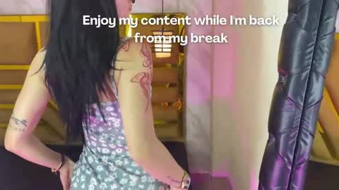 Snapshot of april_bennett chatting on November 2025 12:17:01 PM online show from November 2025 12:17:01 PM