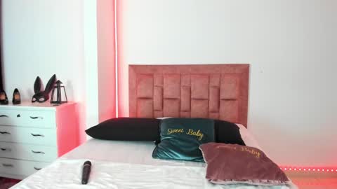 Snapshot of april_collinsxx chatting on February 2025 02:06:02 AM april collinsxx online show from February 2025 02:06:02 AM