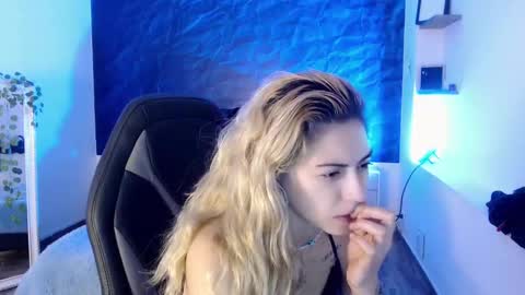 Snapshot of april_dumont chatting on December 2024 06:10:02 PM April online show from December 2024 06:10:02 PM