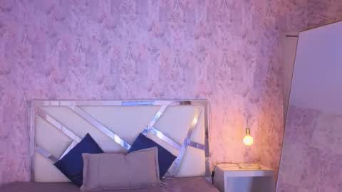 Isabella online show from March 2026 09:32:02 PM