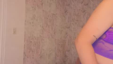 Isabella online show from May 2026 10:17:02 PM