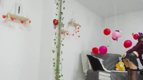 Snapshot of aprildubois_ chatting on February 2025 10:07:02 PM April online show from February 2025 10:07:02 PM