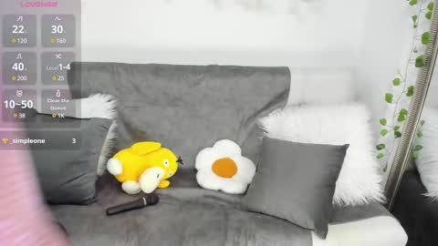 Snapshot of aprildubois_ chatting on March 2025 04:07:02 PM April online show from March 2025 04:07:02 PM
