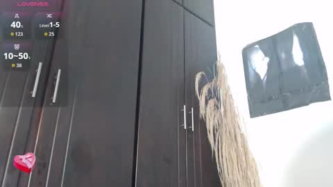          online show from October 2025 01:10:02 PM