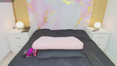 aprillross online show from May 2026 01:50:01 PM
