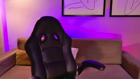 Snapshot of aprilrhodes_ chatting on February 2025 06:54:01 AM April Rhodes online show from February 2025 06:54:01 AM