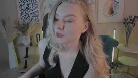 Snapshot of aprilserenity chatting on September 2025 01:06:02 AM April. All year round. online show from September 2025 01:06:02 AM