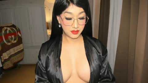 Snapshot of aqueenofcumxx chatting on April 2026 06:10:01 PM Alicia online show from April 2026 06:10:01 PM